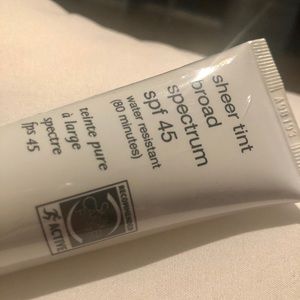 BNIB✅PCA SKIN SHEER TINT MOISTURIZER/SUNSCREEN
